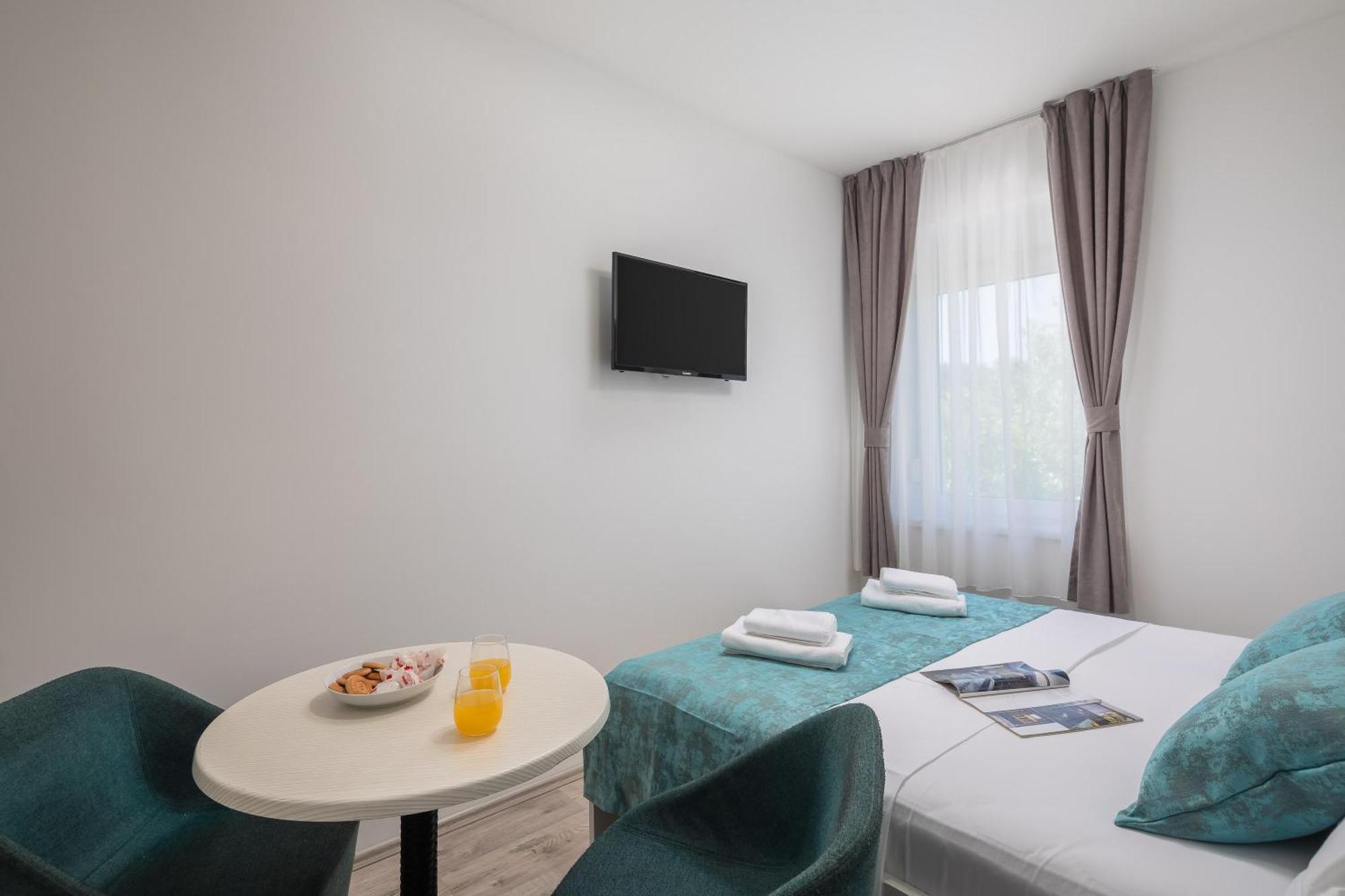 Beachfront Apartments Providenca With Free Parking Makarska Exterior foto