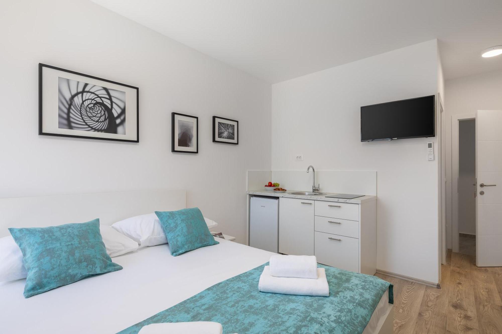 Beachfront Apartments Providenca With Free Parking Makarska Habitación foto