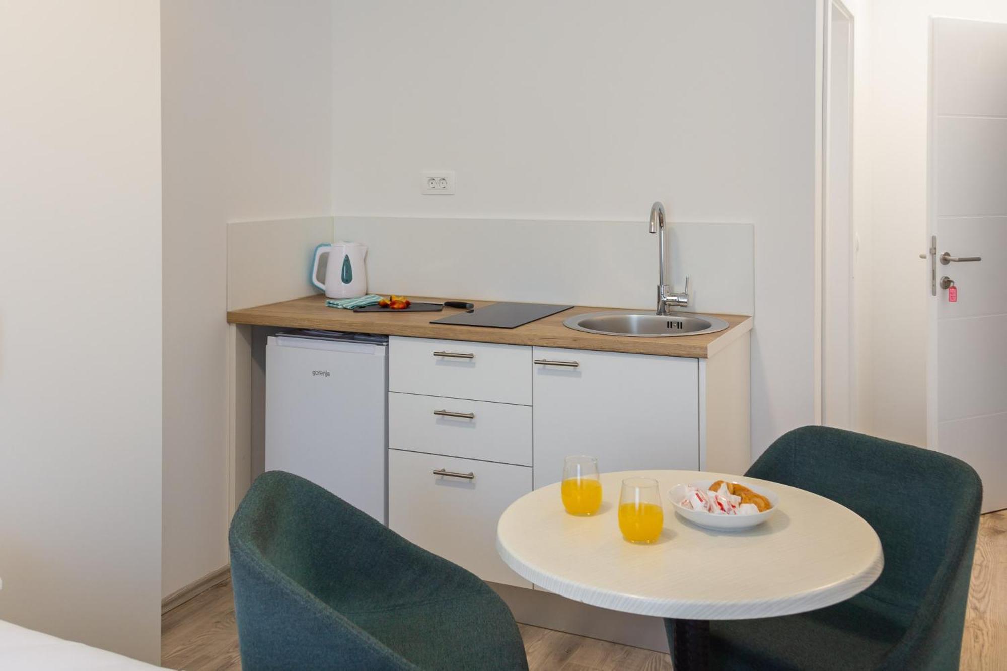 Beachfront Apartments Providenca With Free Parking Makarska Exterior foto