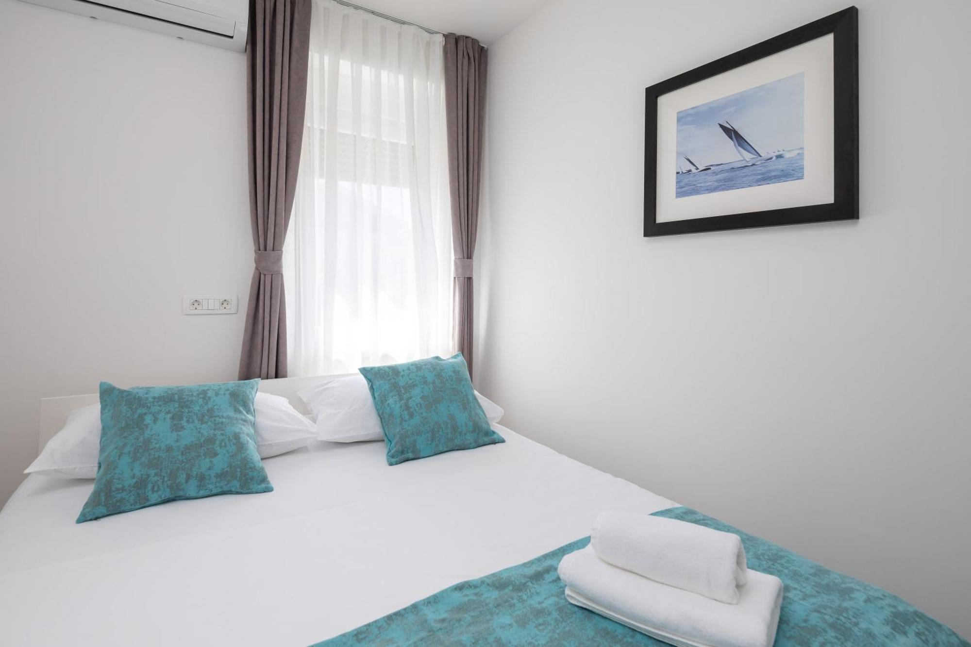Beachfront Apartments Providenca With Free Parking Makarska Habitación foto