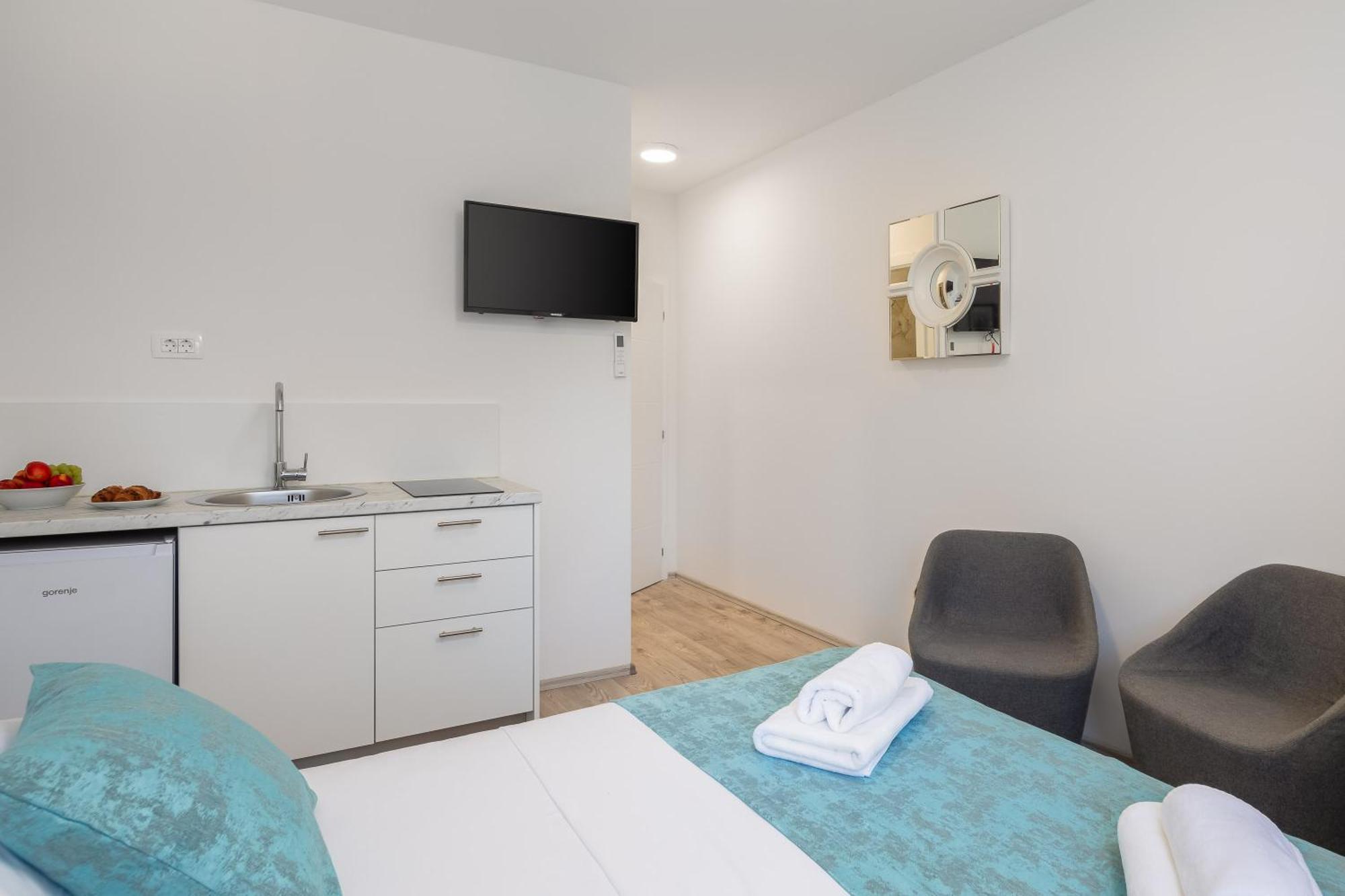 Beachfront Apartments Providenca With Free Parking Makarska Habitación foto