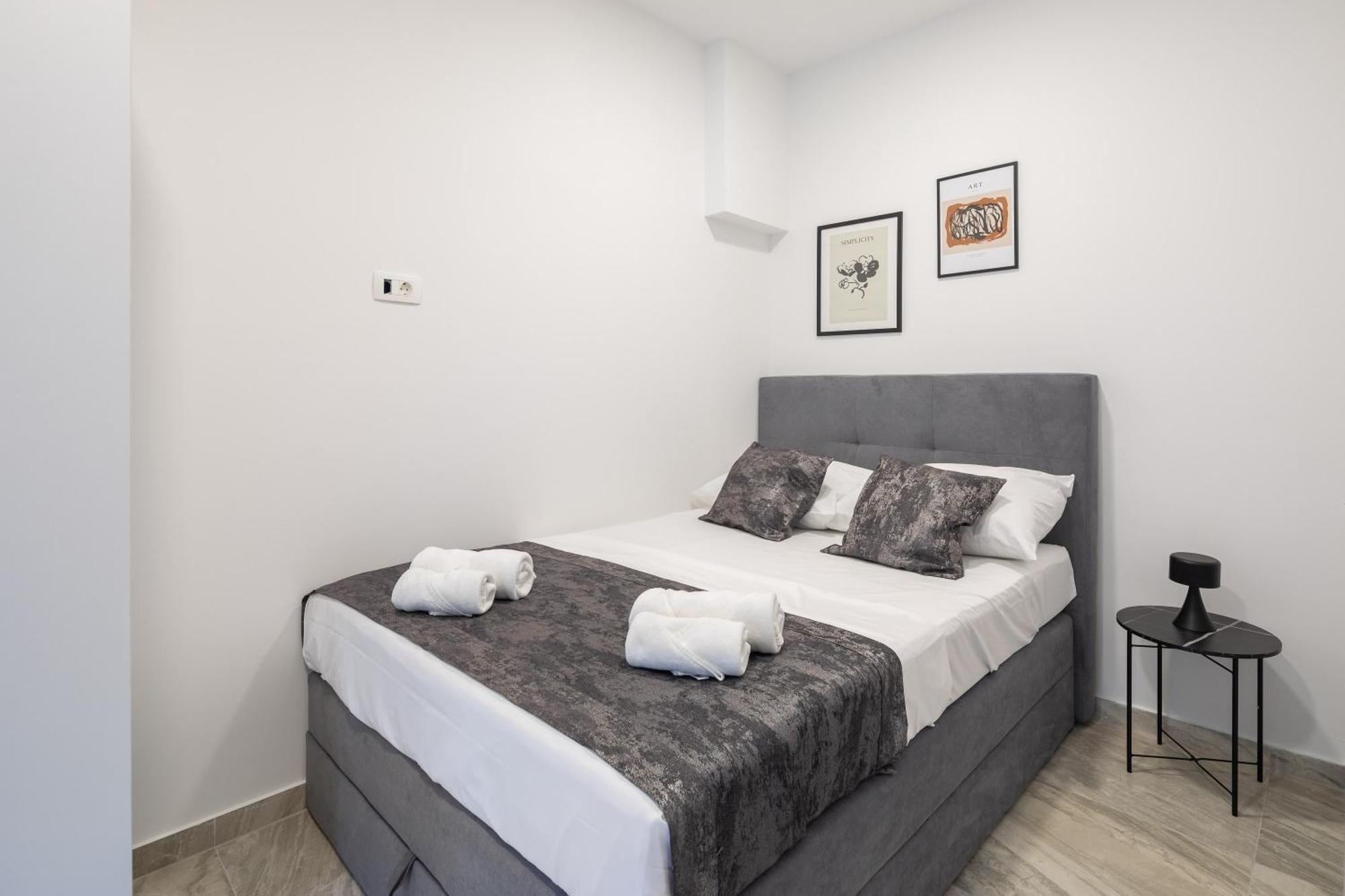 Beachfront Apartments Providenca With Free Parking Makarska Habitación foto