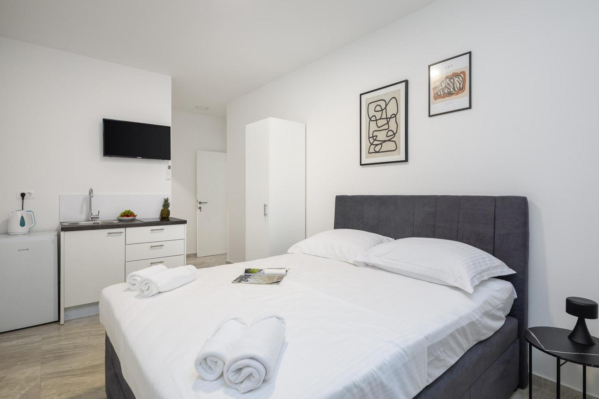 Beachfront Apartments Providenca With Free Parking Makarska Habitación foto