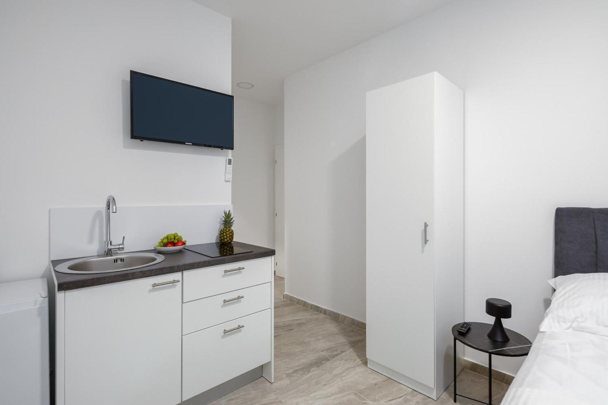 Beachfront Apartments Providenca With Free Parking Makarska Habitación foto