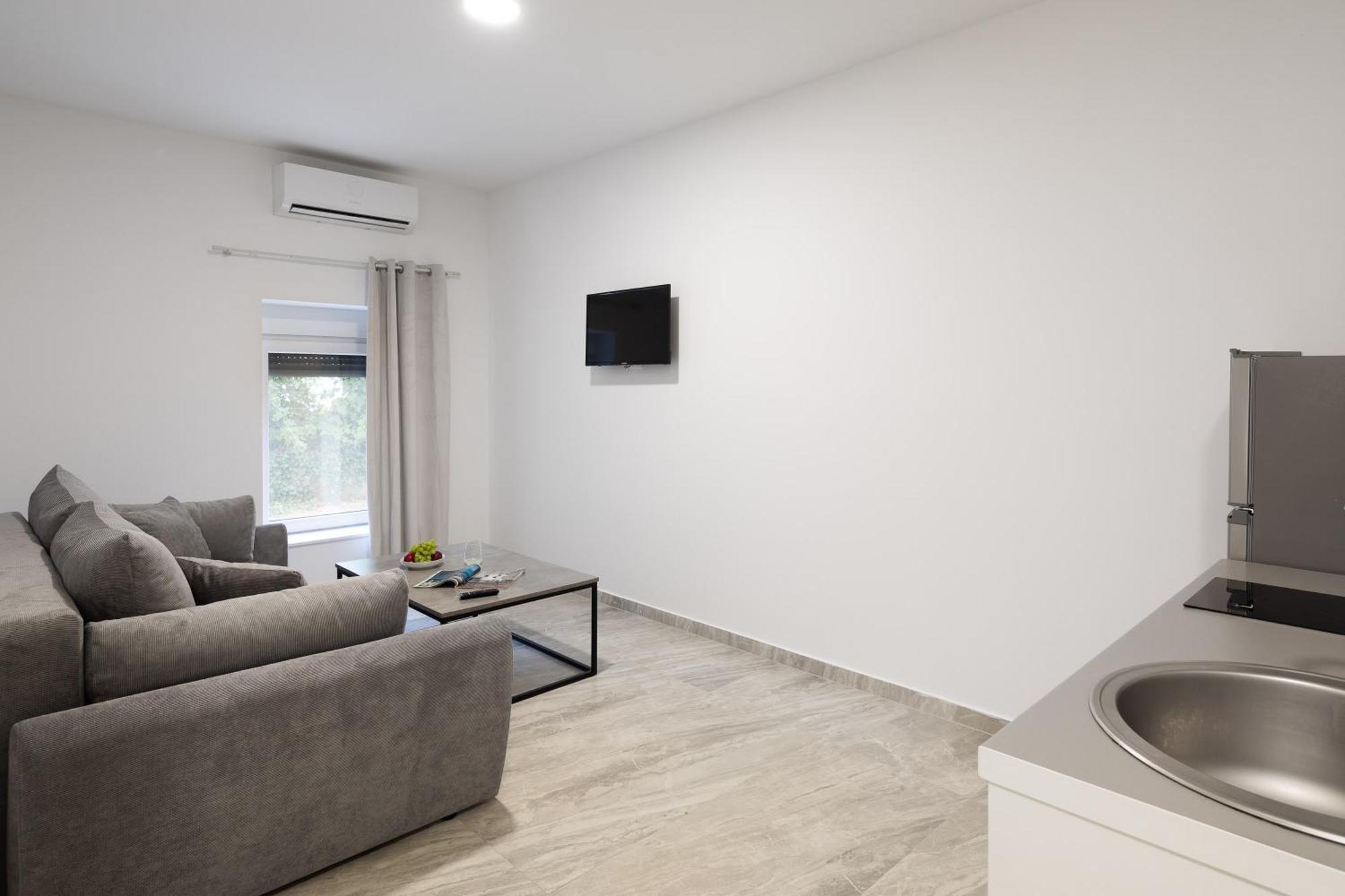 Beachfront Apartments Providenca With Free Parking Makarska Habitación foto