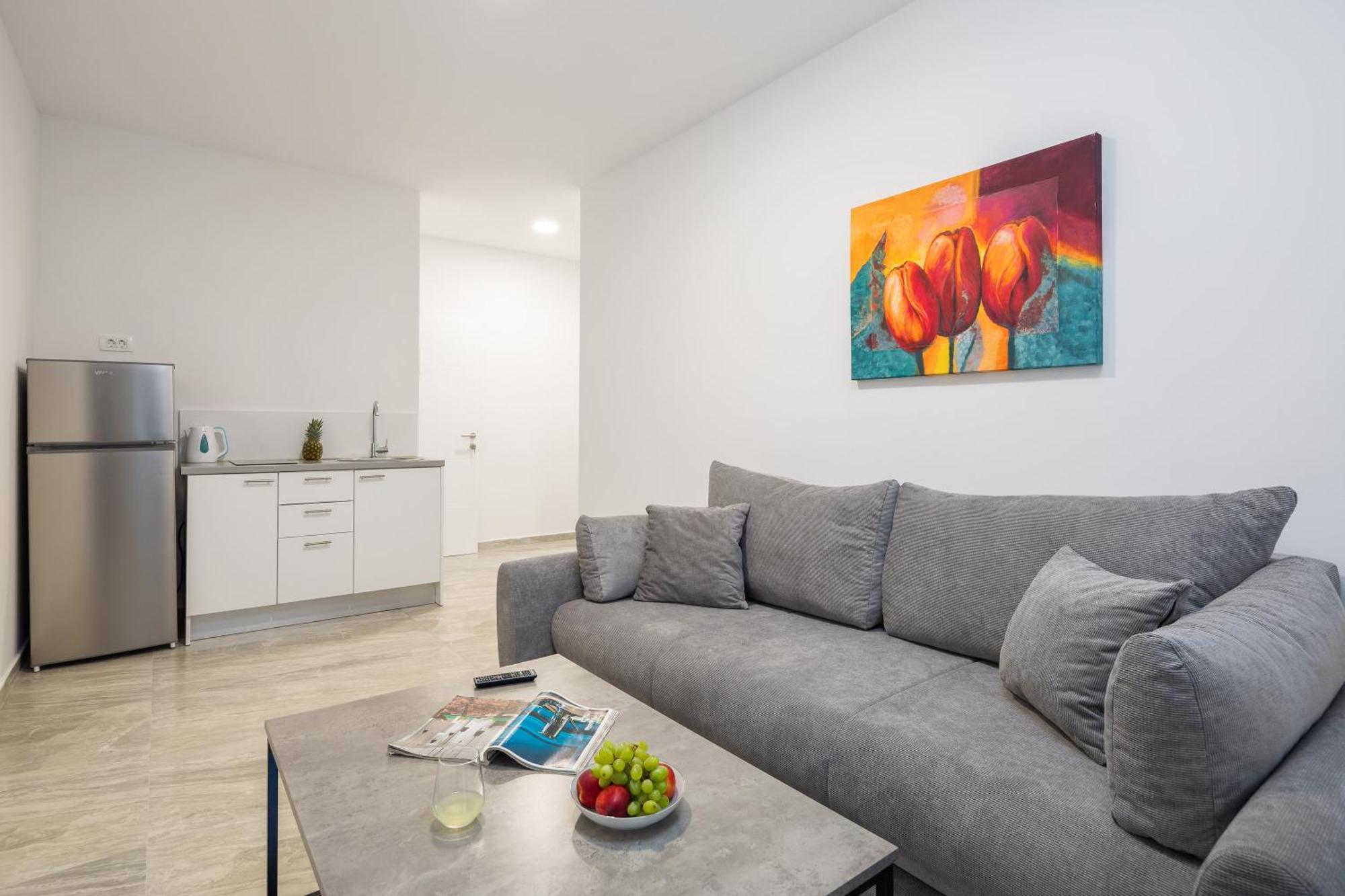 Beachfront Apartments Providenca With Free Parking Makarska Habitación foto
